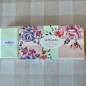 Mary Kay Into the Garden soap set